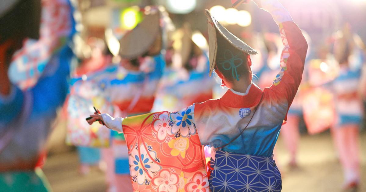 Owara Kaze no Bon: Điệu múa xoa dịu cuồng phong dưới ánh đèn lồng ở Toyama